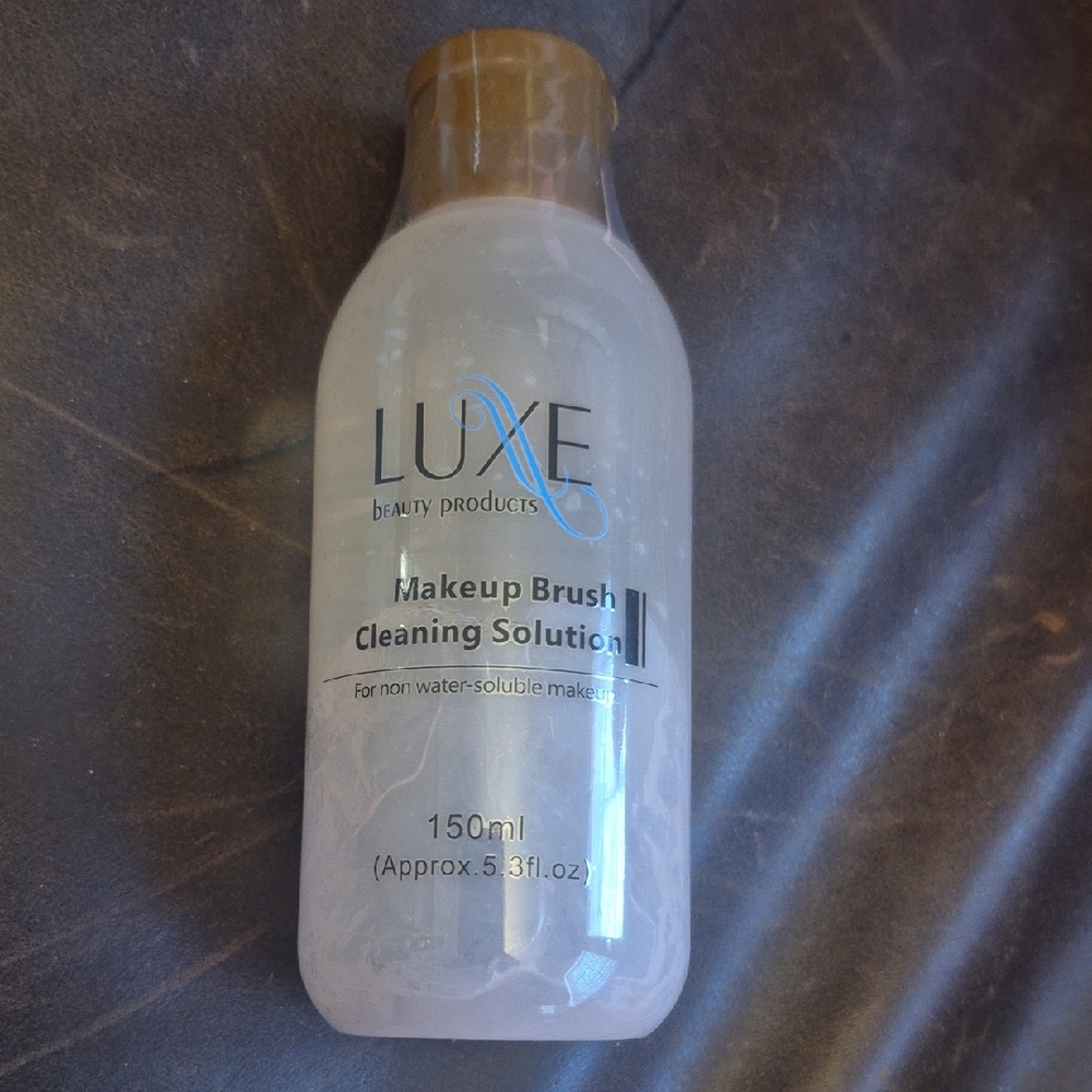new LUXE Non Water-Soluble Makeup Brush Cleaning Solution 150ml Sealed Bottle